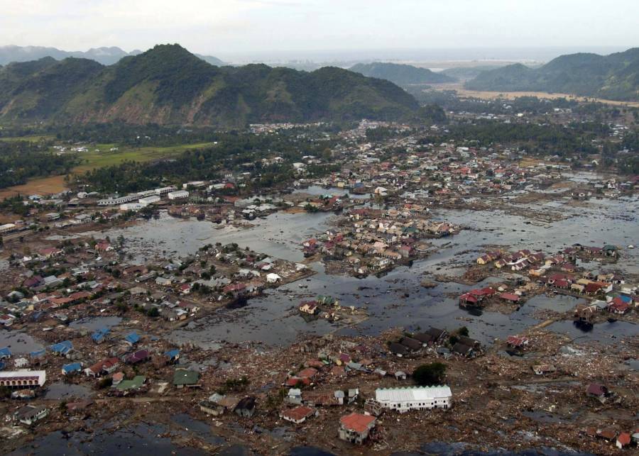 «Μαύρη» επέτειος: 15 χρόνια από το φονικό τσουνάμι