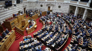 Βουλή: Υπερψηφίστηκε με 158 «ναι» το εργασιακό νομοσχέδιο