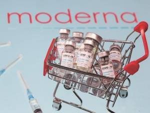 Moderna: Ξεκίνησε τη χορήγηση εμβολίων για τη μετάλλαξη σε εθελοντές