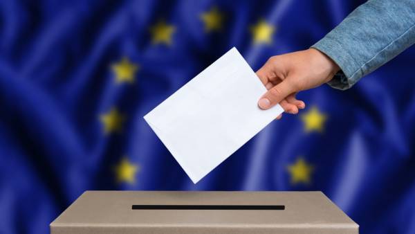 Κλονισμένη η εμπιστοσύνη των Ευρωπαίων πολιτών στα παραδοσιακά κόμματα