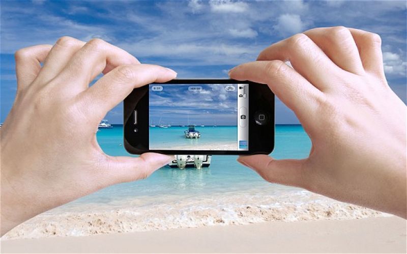 Τουλάχιστον 5 ώρες στα smartphones τους αφιερώνουν οι μισοί χρήστες