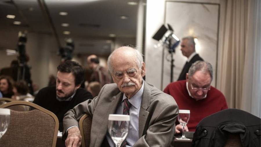 Ο Απόστολος Κακλαμάνης τάσσεται υπέρ της ανανέωσης και «μαλώνει» τον Γιώργο