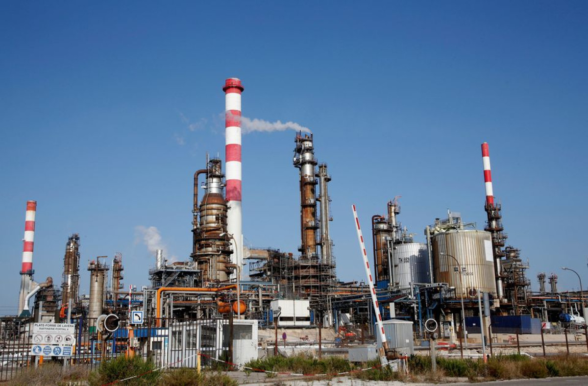 Σε τροχιά εβδομαδιαίων απωλειών το πετρέλαιο- Πέφτει το φυσικό αέριο