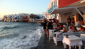 ΕΛΣΤΑΤ: Στα €1,95 δισ. ο αυξημένος τζίρος καταλυμάτων-εστίασης τον Ιούλιο
