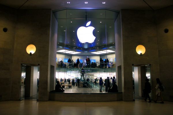 Apple: Πουλά χρέος που λήγει μέχρι και το 2046