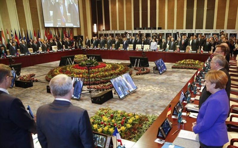 Μέρκελ: Στεκόμαστε στο πλευρό της Γαλλίας