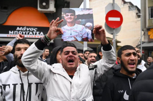 Σε κατ’οίκον περιορισμό ο αστυνομικός που πυροβόλησε τον 16χρονο
