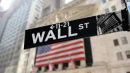 Ήπιες διακυμάνσεις στη Wall Street