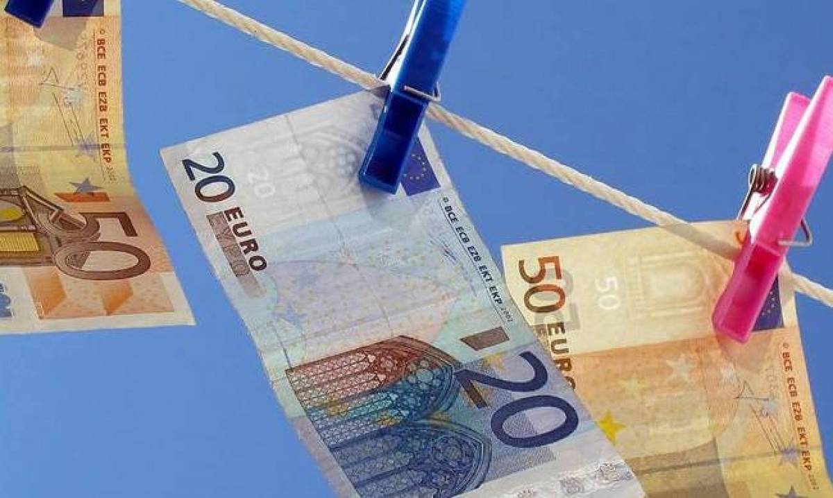 ΑΑΔΕ: Πώς θα καταλάβετε αν κάποιος εμπλέκεται σε ξέπλυμα χρήματος