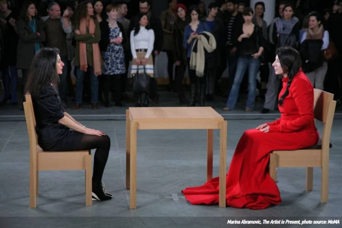 The Artist Is Present: Η Μαρίνα Αμπράμοβιτς θα επαναλάβει την διάσημη performance της για την Ουκρανία
