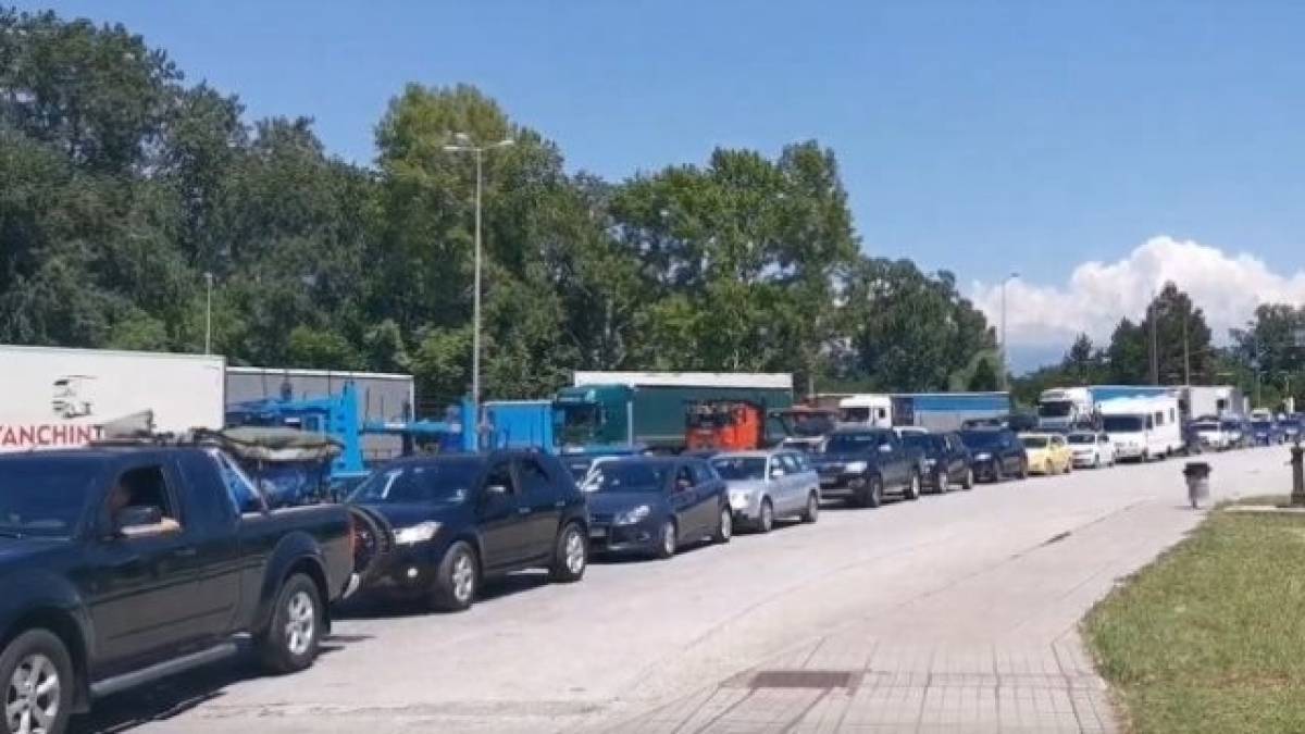 Ουρές οχημάτων στον Προμαχώνα-Χαμηλά ο πήχης για τους επαγγελματίες