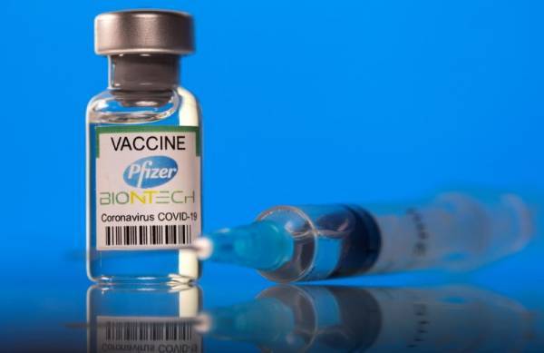 Pfizer/BioNTech: Αποτελεσματικό κόντρα στην Όμικρον το εμβόλιο με τρεις δόσεις