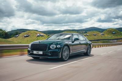 Η υβριδική γκάμα της Bentley επεκτείνεται με την προσθήκη της Flying Spur Hybrid
