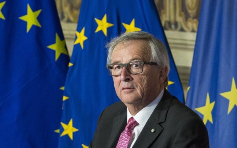 Γιούνκερ: Αναγκαίο να εξυγιάνει ο Μακρόν τα δημοσιονομικά της Γαλλίας