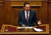 Μείωση συντάξεων προτείνει ο Γιάννης Στουρνάρας