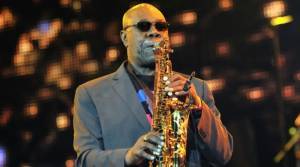 Manu Dibango: Ο θρύλος της Afro-jazz, θύμα του κορονοϊού