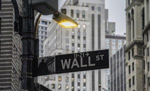 Wall Street: Οριακές διακυμάνσεις με «φόντο» τον πληθωρισμό