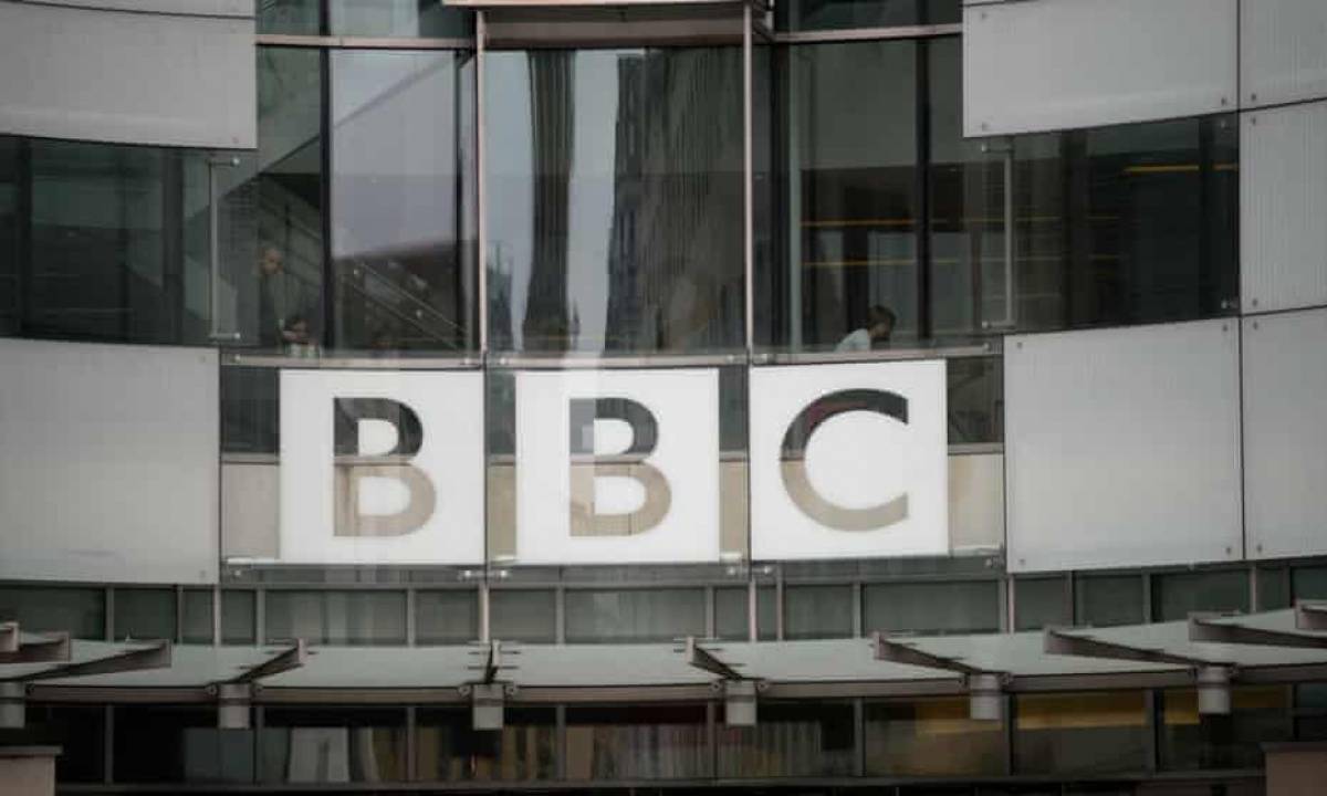 Το BBC ανέστειλε τη λειτουργία του στην Ρωσία