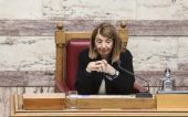 Διαφοροποιήθηκε η Χριστοδουλοπούλου: «Παρών» στο άρθρο για απολύσεις ιδιωτικών εκπαιδευτικών