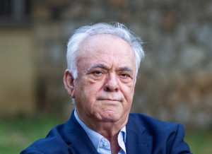 «Βολές» Δραγασάκη κατά Κασσελάκη για το «μαξιλάρι» του Τσακαλώτου