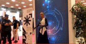 «Τούμπα» του ρομπότ Σοφία στη Θεσσαλονίκη (viral video)