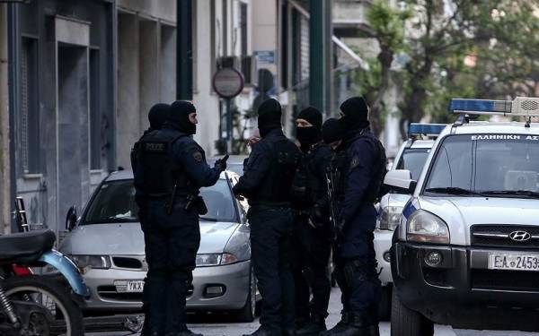 Εξάρχεια: Νέα αστυνομική επιχείρηση για την εκκένωση δύο κτιρίων