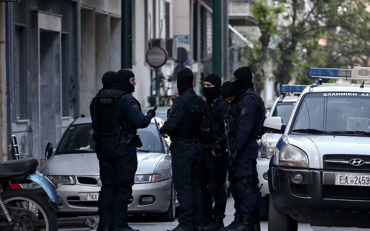 Εξάρχεια: Νέα αστυνομική επιχείρηση για την εκκένωση δύο κτιρίων