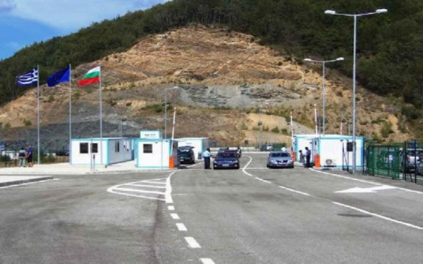 Μπλόκα αγροτών: Άνοιξε ο Προμαχώνας για τα φορτηγά