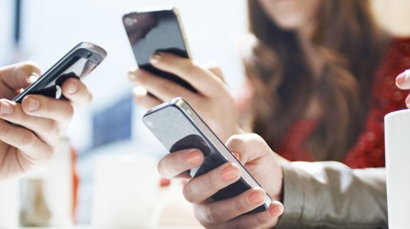 DW:Τέλος για το roaming αλλά όχι και για τις παγίδες
