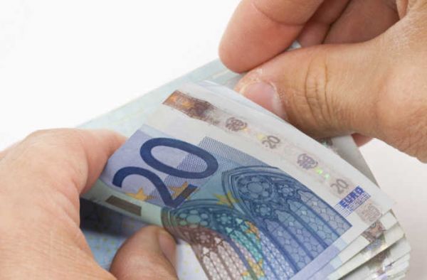 ΣΕΒ: Πόσο καλύτερα αμείβονται οι δημόσιοι υπάλληλοι από τους ιδιωτικούς