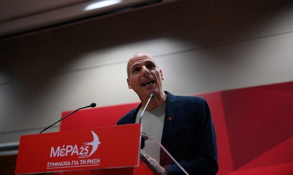 Βαρουφάκης για Τσίπρα: Με θλίβει να βλέπω μια ηθική τσουλήθρα