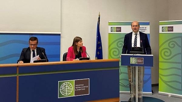 Χατζηδάκης: Ρήτρα κλιματικής αλλαγής στα προς ψήφιση νομοσχέδια