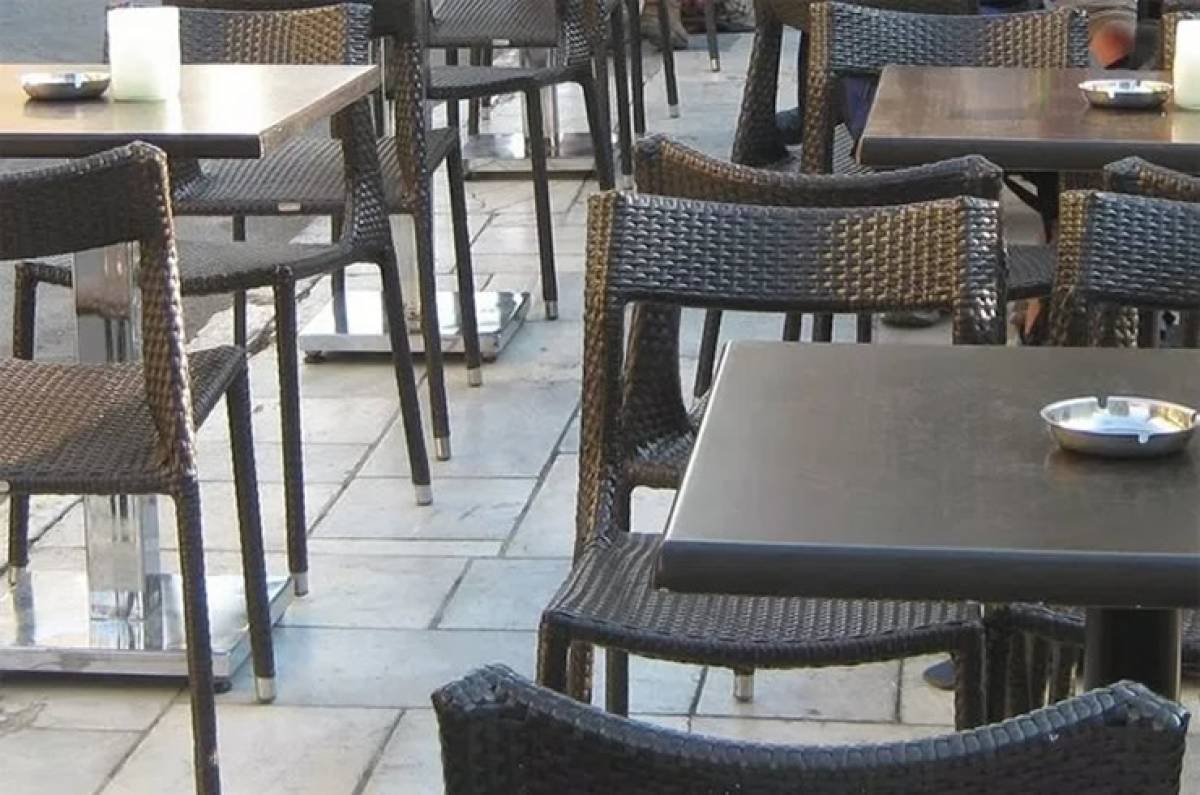 Αλλαγή στις αποστάσεις τραπεζοκαθισμάτων– Δείτε τι προβλέπει η νέα απόφαση