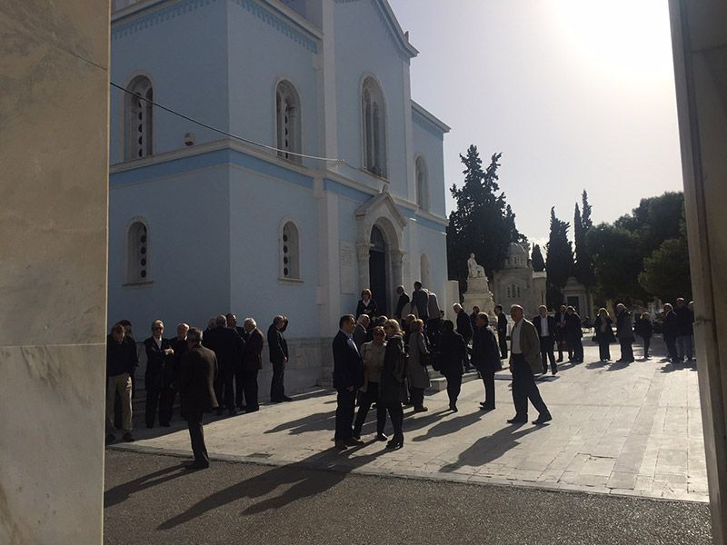 Πλήθος κόσμου στην κηδεία του Γιάννη Καψή