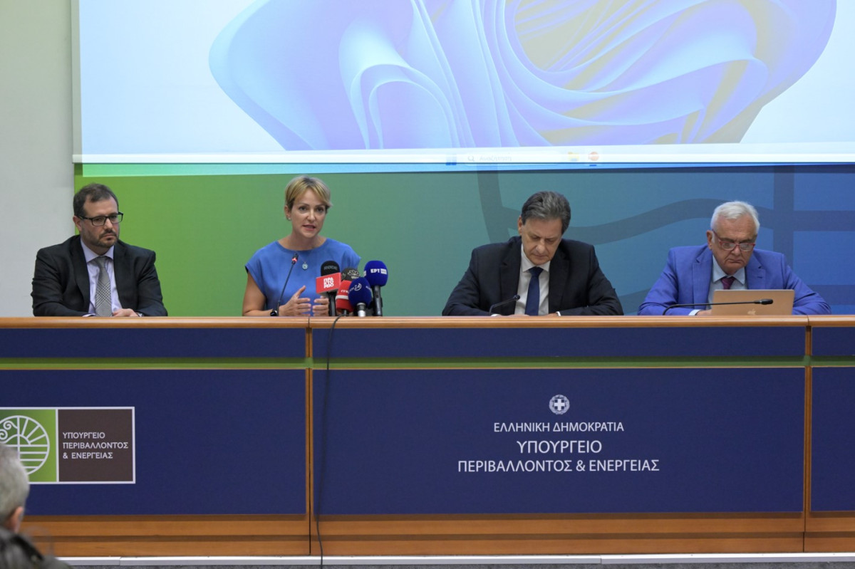 ΥΠΕΝ: Διευκρινήσεις σχετικά με τα κυβερνητικά μέτρα για το ρεύμα
