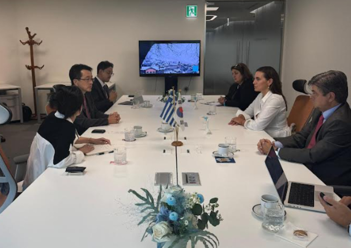 Κεφαλογιάννη: Συναντήθηκε με μέλη της T’Way Air στη Νότια Κορέα