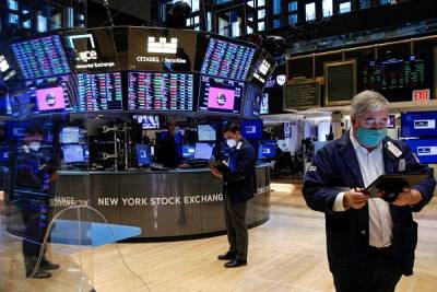 Ανακάμπτει η Wall Street, αλλά δεν πείθει