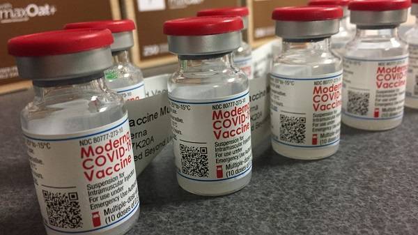 Η Moderna ετοιμάζει νέο εμβόλιο κατά της Όμικρον