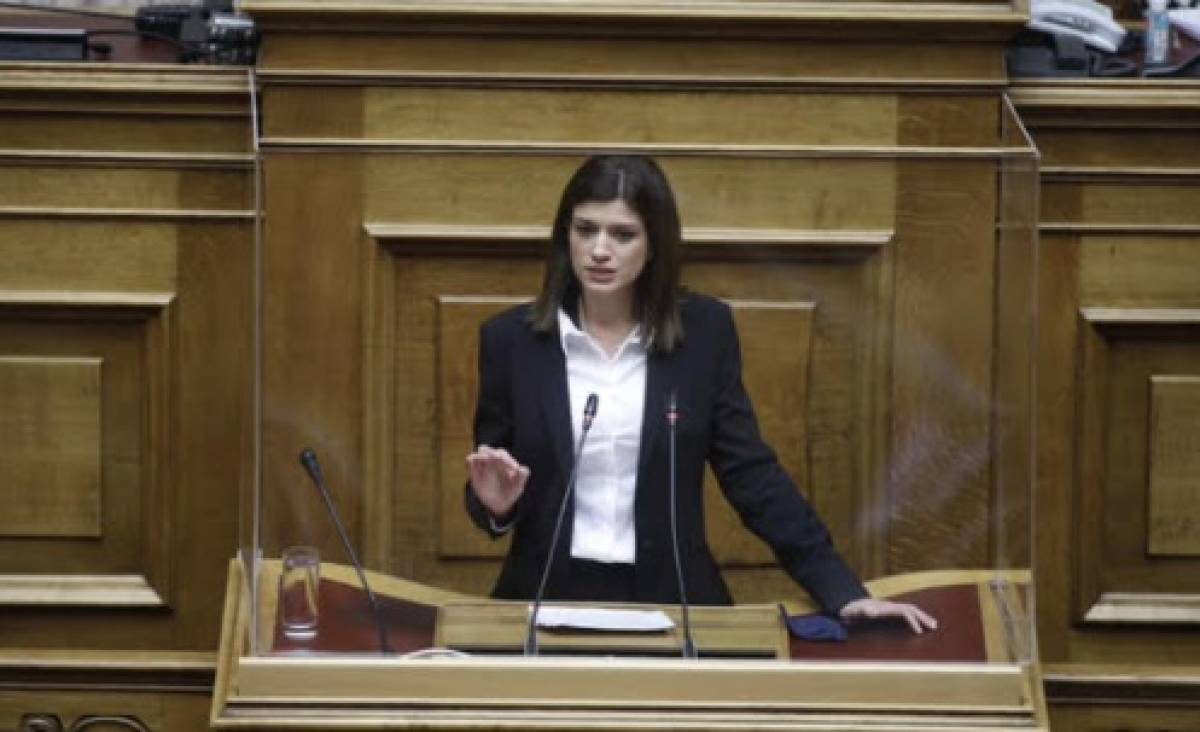 Νοτοπούλου: Για ποια επιμήκυνση τουριστικής περιόδου μιλάει ο κ. Κικίλιας;
