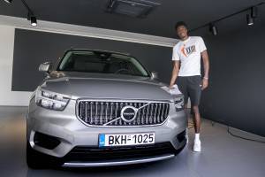 Η Volvo Saracakis ξεκινά συνεργασία με τον Κώστα Αντετοκούνμπο