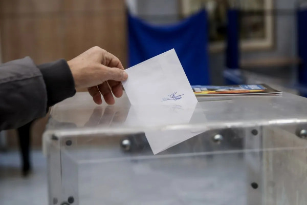 Pulse: Υποχωρεί η ΝΔ, ανεβαίνει το ΠΑΣΟΚ – Στο 5% η δυνητική ψήφος για κόμμα Σαμαρά