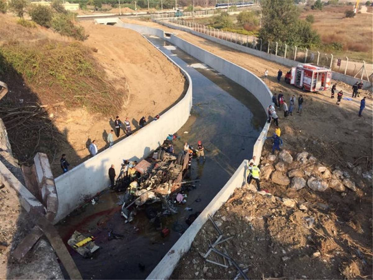 Τραγωδία στην Τουρκία: 22 μετανάστες νεκροί από ανατροπή φορτηγού