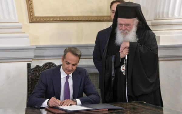 Ομόφυλα ζευγάρια: Ο Ιερώνυμος μίλησε- Ο Μητσοτάκης θα... αντιμιλήσει;