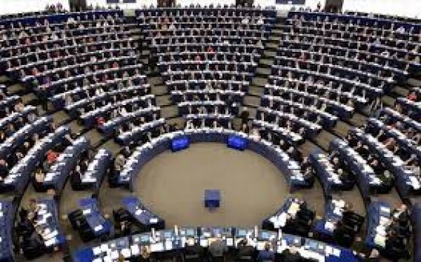 Ευρωβουλή: Απέρριψε το αίτημα ακύρωσης πώλησης των αεροδρομίων στη Fraport