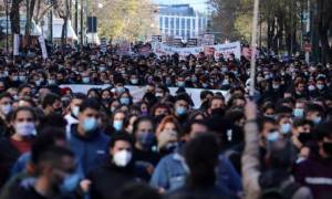 Καλούν σε διαδηλώσεις και μετά θα φωνάζουν για τις ΜΕΘ
