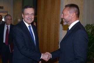 Στουρνάρας: Καθοριστική η συμβολή Ντράγκι στην αποφυγή του Grexit