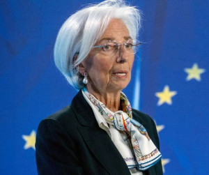 Λαγκάρντ: Χάνει μομέντουμ η ανάπτυξη- Εξετάστηκε μεγαλύτερη μείωση επιτοκίων