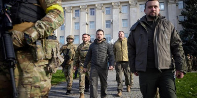 Στη Χερσώνα ο Ζελένσκι: Η Ουκρανία είναι έτοιμη για ειρήνη