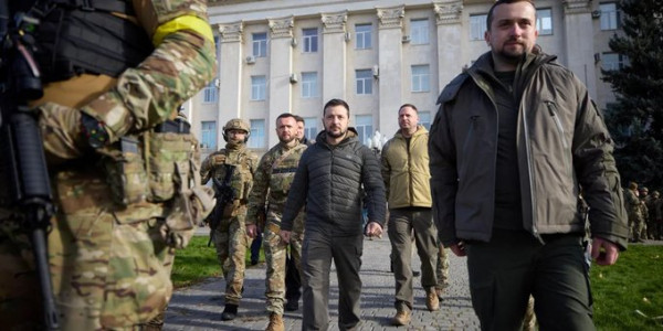 Στη Χερσώνα ο Ζελένσκι: Η Ουκρανία είναι έτοιμη για ειρήνη