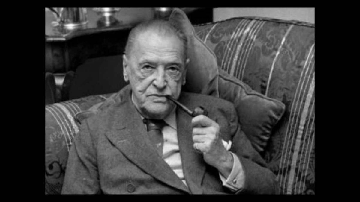 “Υπάρχουν τρεις κανόνες για να γράψεις ένα μυθιστόρημα. Δυστυχώς κανείς δεν ξέρει ποιοι είναι.”